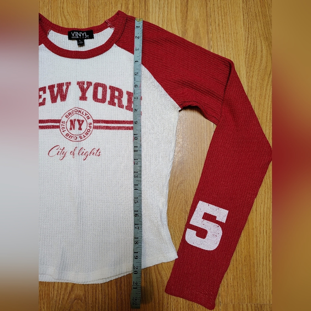 Vynal Icon Brand,Red and White Waffle Knit Top size L - Picture 7 of 8